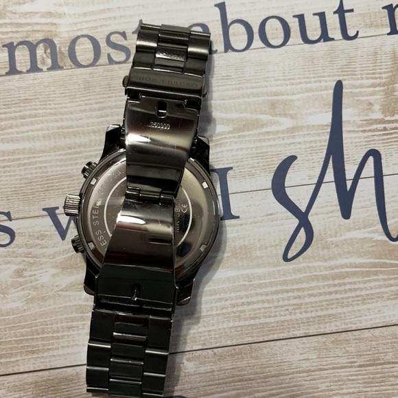 Watch - Picture 5 of 9